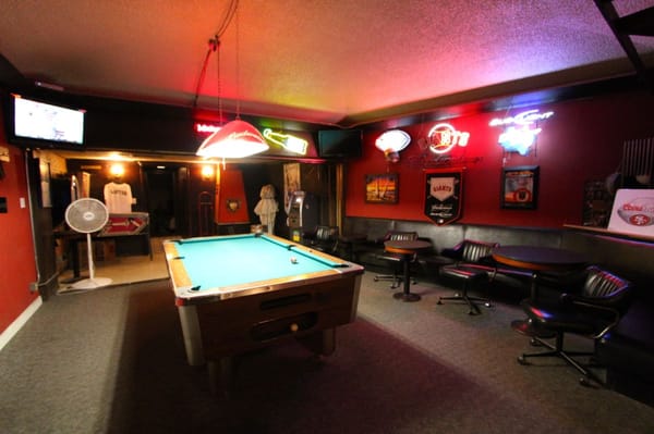 Antone's Cocktail Lounge by null