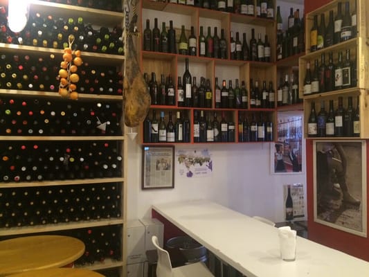 Vinoteca Vides by null