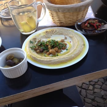 Shiloh Vegetarian Café - Hummus, olives, eggplant, pappadum and fresh ginger tea - Vegetarian Near Me - Berlin, BE