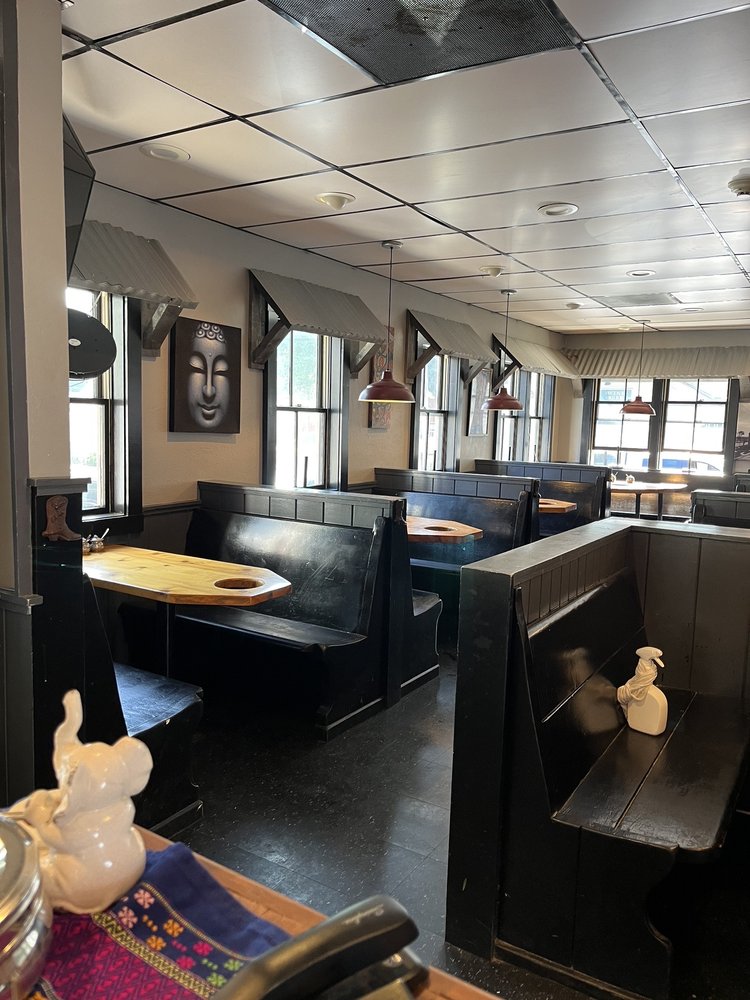 BOMBAY INDIAN CUISINE 7 Oakland Ave, Oak Bluffs, Massachusetts