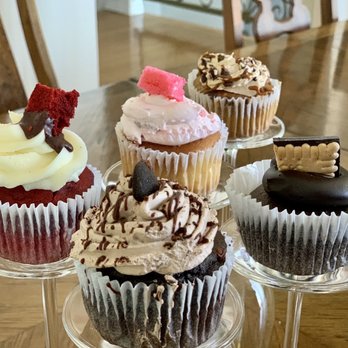 La Michoacana  - Mother's Day cupcakes! Coffee mocha, red velvet, strawberries and cream, dark chocolate fudge, and caramel Frappuccino! - Mexican Near Me - Vallejo, California