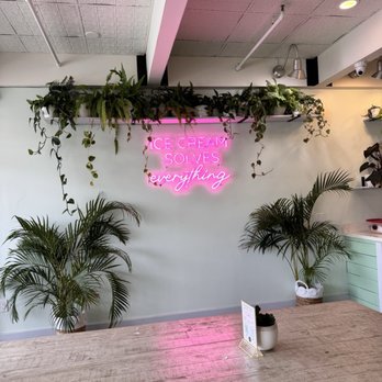 Hammond's Gourmet Ice Cream - Cute neon sign for photos - Ice Cream & Frozen Yogurt Near Me - Honolulu, Hawaii Hammond's Gourmet Ice Cream - Cute neon sign for photos - Ice Cream & Frozen Yogurt Near Me - Honolulu, Hawaii