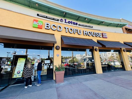 BCD Tofu House by null