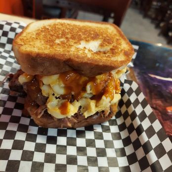 BIG NICK'S - Weezy - mac and cheese on top of BBQ pork sandwich - Chicken Wings Near Me - Valdosta, Georgia BIG NICK'S - Weezy - mac and cheese on top of BBQ pork sandwich - Chicken Wings Near Me - Valdosta, Georgia
