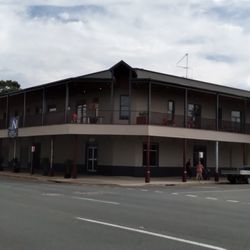 TAB Railway Hotel - Outside