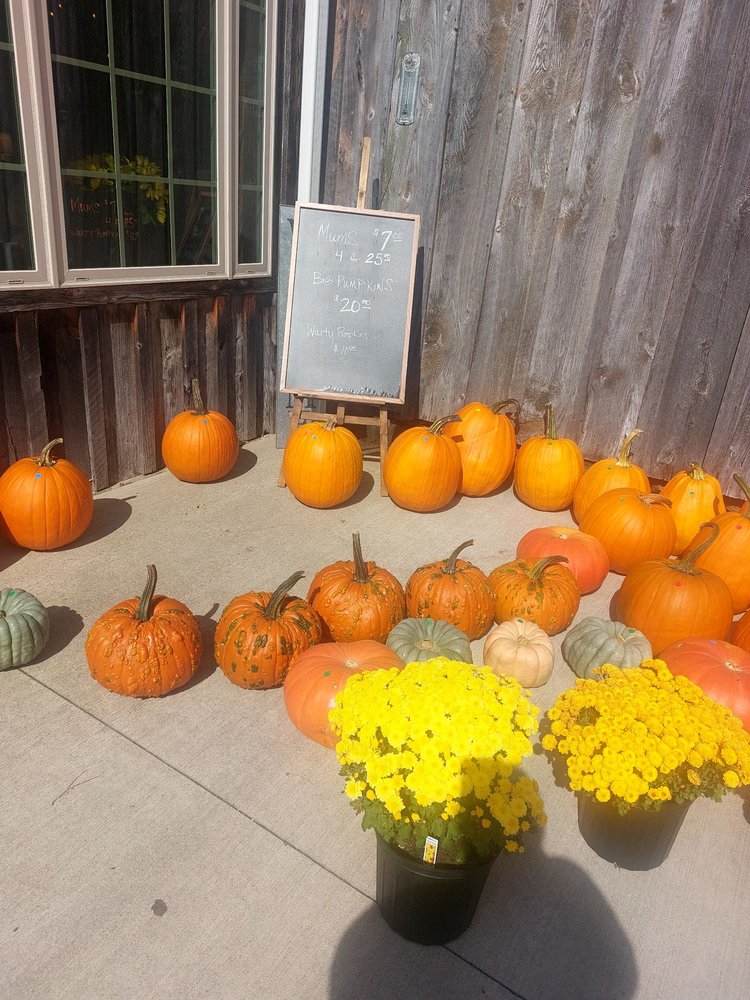 Whittier apple farm Logo