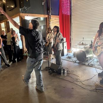 Westlane Brewing - Band Understated singer Aidan McGowan - Breweries Near Me - Tehachapi, California