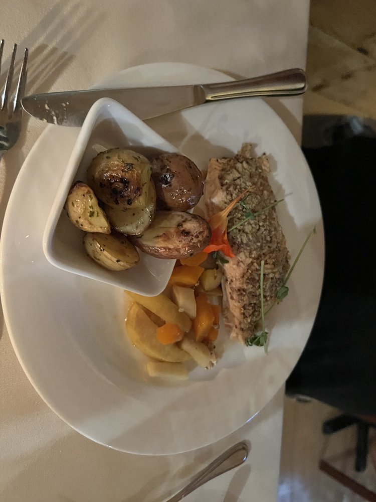 ARTISAN INN’S TWINE LOFT RESTAURANT Updated September 2024 42