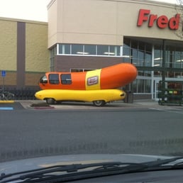 Wienermobile at Fred Meyer 01.04.11 Wienermobile at Fred Meyer 01.04.11