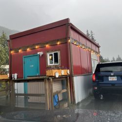 Flying Squirrel Espresso - Drive thru on both sides.