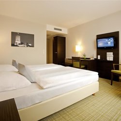 President Hotel - Guest room