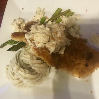 Hemingway's Tavern - New American Near Me - Melbourne, Florida