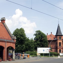 KEH Ev. Krankenhaus Königin Elisabeth Herzberge gGmbH - Haupteingang zum Krankenhausgelände