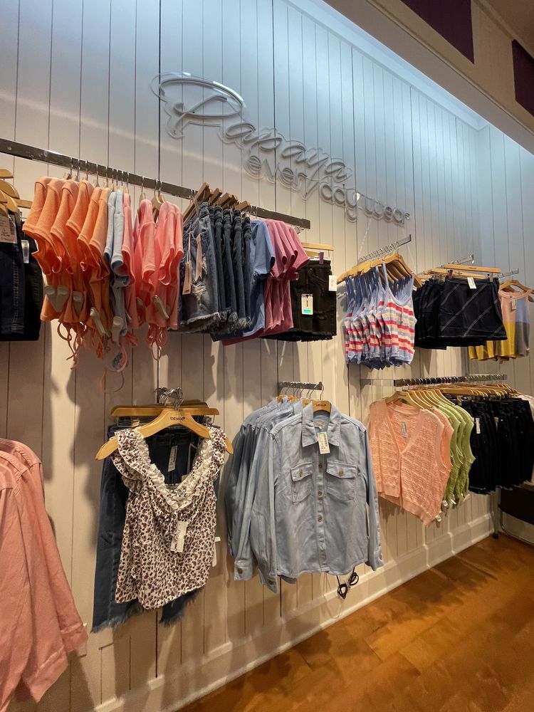 PAPAYA CLOTHING Updated September 2024 29 Photos & 27 Reviews 981005 Moanalua Rd, Aiea