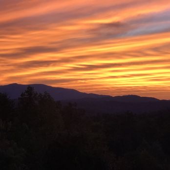 Deer Ridge Mountain Resort - sunset at Deer Ridge - Resorts Near Me - Gatlinburg, Tennessee Deer Ridge Mountain Resort - sunset at Deer Ridge - Resorts Near Me - Gatlinburg, Tennessee