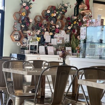 Dots Cafe - Cafes Near Me - Pasadena, California