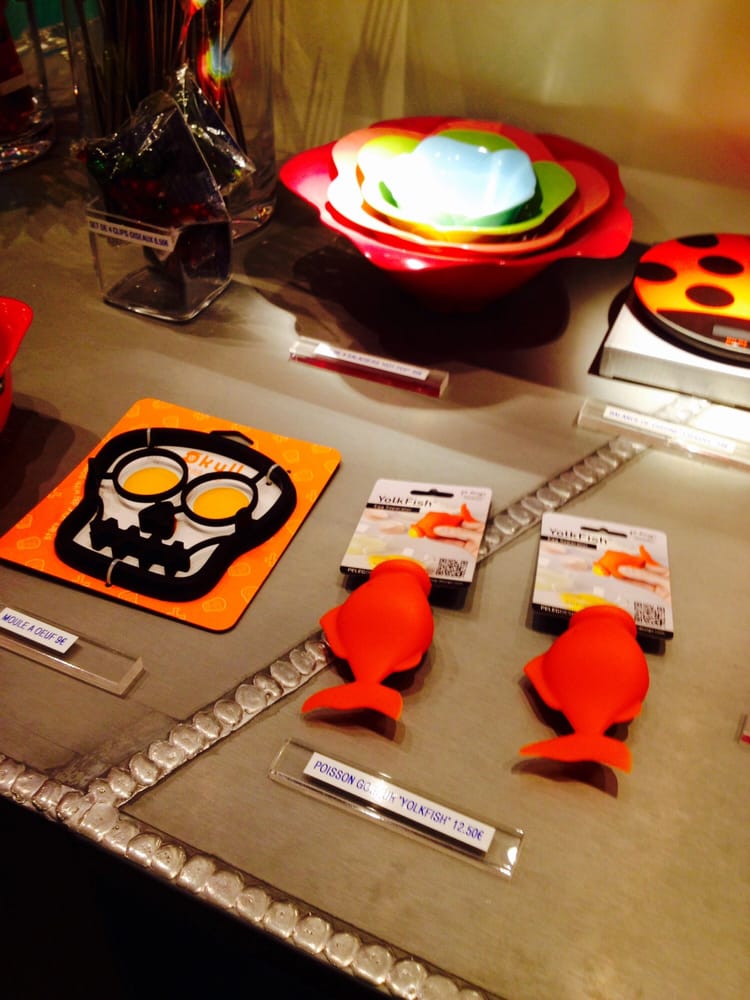 PYLONES Updated April 2024 18 Photos Rue du Marché aux Herbes 32