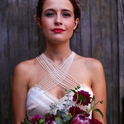 CULTIVATE designory - Dark & moody bridal bouquet