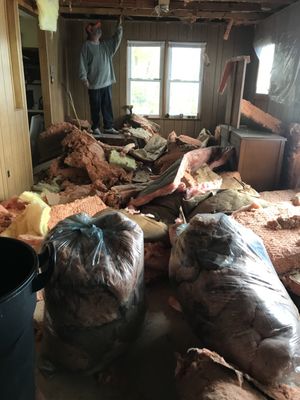 Junk Hauling & Removal - Specializing in Junk Removal & Hauling. Call and let us do the heavy lifting. 

Tenant moved out? Clean out services available to get your home ready for the market!