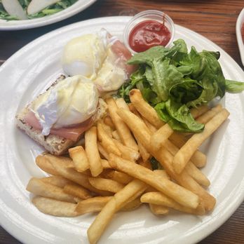 Ainslie - Eggs Benedict - Beer Gardens Near Me - Brooklyn, New York
