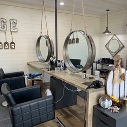 Fringe Color Bar and Salon - Hair stations