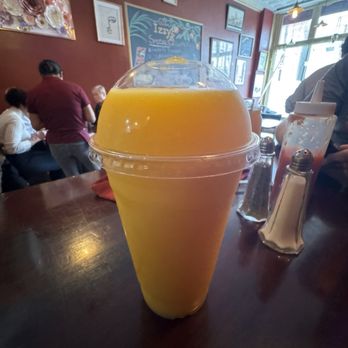 Izzy's 33 - Mango peach smoothie - Breakfast & Brunch Near Me - Philadelphia, Pennsylvania
