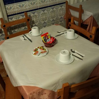 Hostal La Plaza - Hostels Near Me - Tielve, O