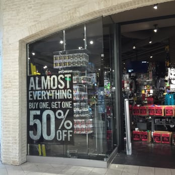 Hot Topic - Accessories Near Me - Pittsburgh, Pennsylvania