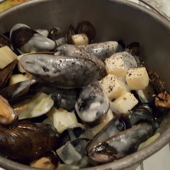 Banco Bistro - Big pot of mussels with cheese. - American Near Me - Gatineau, Quebec Banco Bistro - Big pot of mussels with cheese. - American Near Me - Gatineau, Quebec