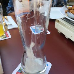 Phongs - Leider sitzt man etwas länger vor seinem leeren Glas.