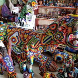 Arte Huichol Decolores - I wonder how long it took to make puma.