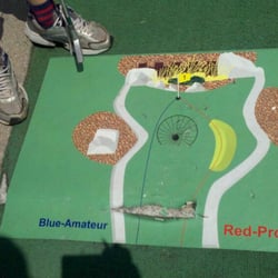 Players Park Family Fun Plex - Teemat/guide/ grownup vs kid evener, on every hole.