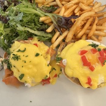 Le Charlot - Egg Benedicts with smoked salmon - French Near Me - New York, New York