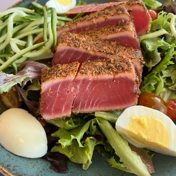 Tarpon House @ Marriott - Seared Ahi Tuna Salad - American Near Me - Fort Myers, Florida Tarpon House @ Marriott - Seared Ahi Tuna Salad - American Near Me - Fort Myers, Florida