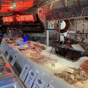 St Paul Fish Company - Fish Counter and Oyster Bar - Seafood Near Me - Milwaukee, Wisconsin