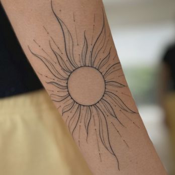 Lily Tattoo - Tattoo Near Me - Bunnell, Florida