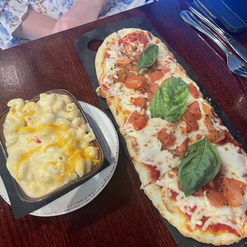 Nic & Norman's - Margarita flatbread - American Near Me - Chattanooga, Tennessee Nic & Norman's - Margarita flatbread - American Near Me - Chattanooga, Tennessee