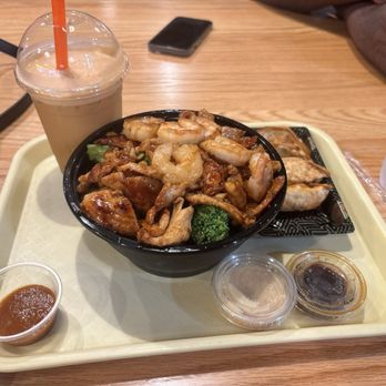 Gekko Kitchen - Atlanta - Two meat Hibachi, pot sticks, and a Thai tea with boba. Best hibachi hands down! - Sushi Bars Near Me - Atlanta, Georgia Gekko Kitchen - Atlanta - Two meat Hibachi, pot sticks, and a Thai tea with boba. Best hibachi hands down! - Sushi Bars Near Me - Atlanta, Georgia
