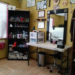 Lyons Den Ink - Nice clean tattoo station...taking walkins all day!