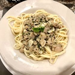 Rizzo's Restaurant - Linguine with white clam sauce