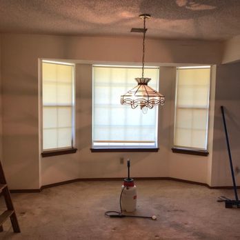 Handiworx - an empty room with a chandelier - Handyman Near Me Handiworx - an empty room with a chandelier - Handyman Near Me