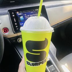 7-Eleven - Pine colada slushee