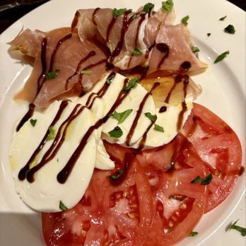 Cafe Amici - Mozzarella Caprese Salad - Italian Near Me - Wyckoff, New Jersey Cafe Amici - Mozzarella Caprese Salad - Italian Near Me - Wyckoff, New Jersey