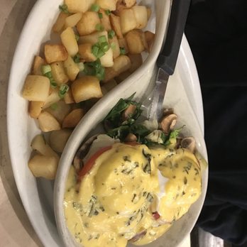 Egg Harbor Cafe - Farmers Benedict - Breakfast & Brunch Near Me - Schaumburg, Illinois
