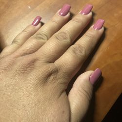Skyller Nails and Spa - Gel short set manicure