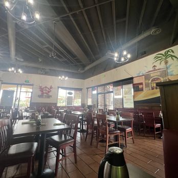 Loru’s Cafe - Interior seating area - Breakfast & Brunch Near Me - Camarillo, California