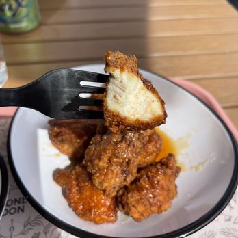Honeymoon Chicken - Crispy Chicken Bites - Chicken Shop Near Me - Washington, DC, District of Columbia Honeymoon Chicken - Crispy Chicken Bites - Chicken Shop Near Me - Washington, DC, District of Columbia
