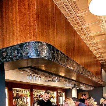Willi's Seafood & Raw Bar - Hoppin' bar...Daniel, cool bartender! - Seafood Near Me - Healdsburg, California