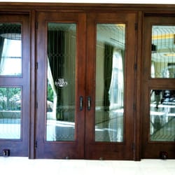 Sir Harry's Lounge - from lobby, head towards hilton for Sir Harry's Lounge