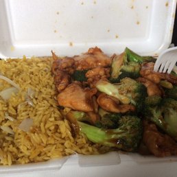 Chcoken and broccoli lunch special. Chcoken and broccoli lunch special.
